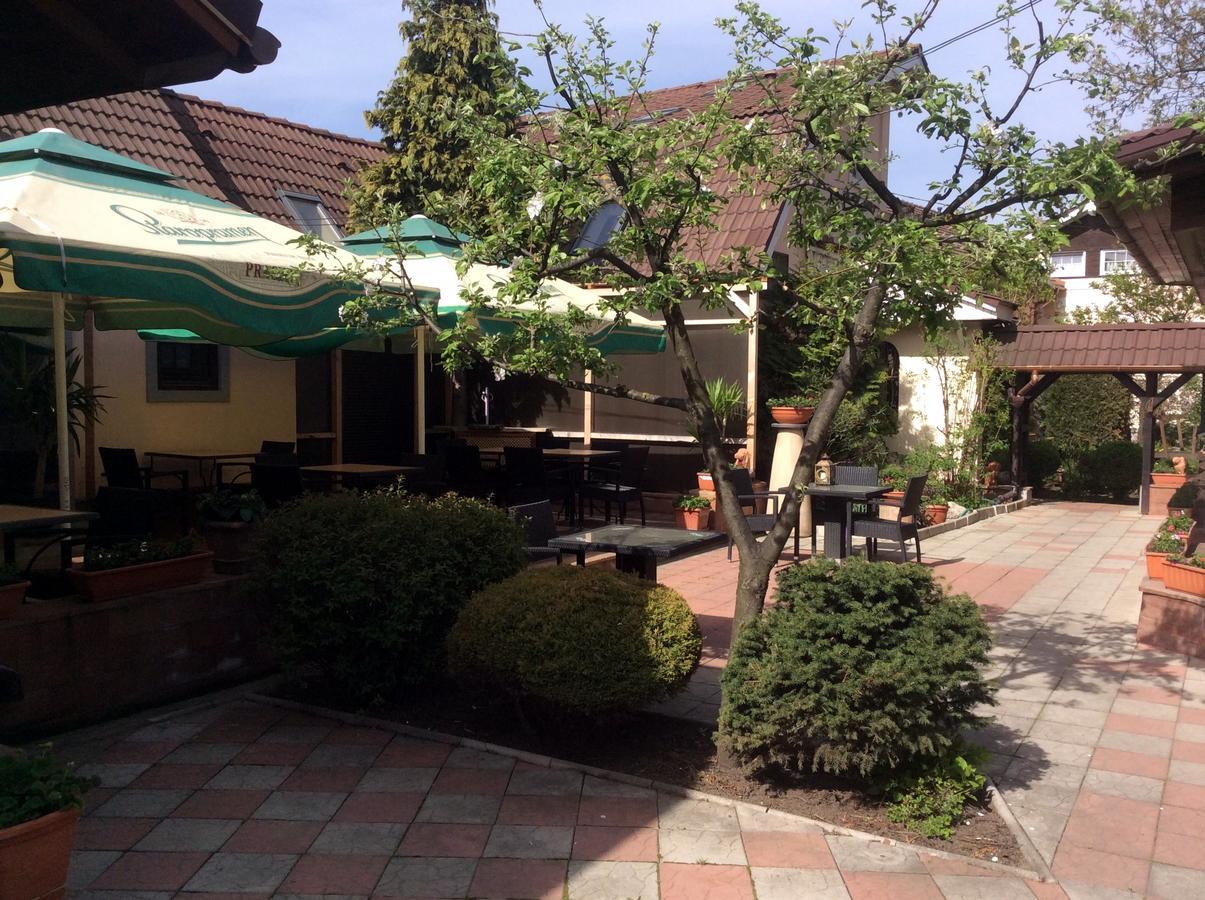 Pensiunea Restaurant Casa Alba Ghimbav Exterior foto